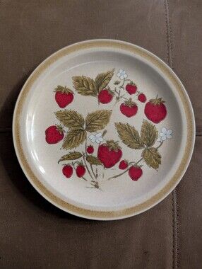 Strawberry Pattern Ceramic Dinner Plate - Red & Tan. 7inch